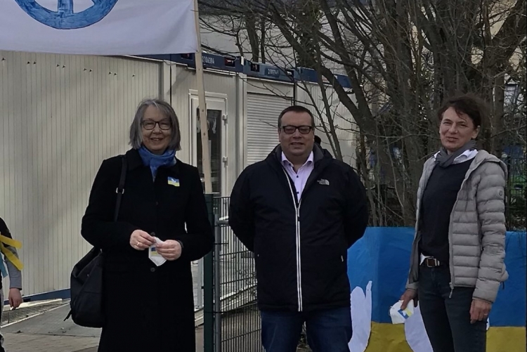 Stadträtin Claudia Borowski, Schulleiter Herr Röder und Zonta Präsidentin Beate Funck-Flaum